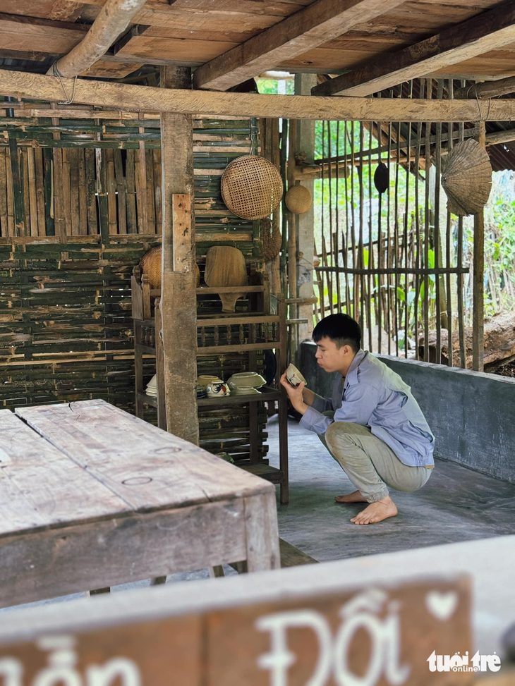 Bún vớt dưới sông, canh chuối hờn mắm cái… độc lạ qua thước phim của đôi bạn bỏ phố về quê- Ảnh 1. Bún vớt dưới sông, canh chuối hờn mắm cái… độc lạ qua thước phim của đôi bạn bỏ phố về quê- Ảnh 1.