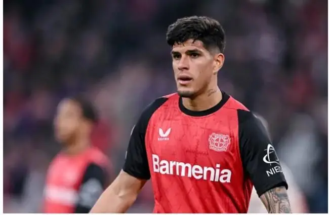 Bayer Leverkusen phan hoi de nghi cua Arsenal cho Piero Hincapie.
