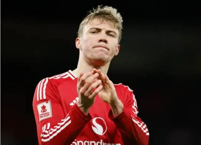 MU tu choi de nghi tu Napoli cho Rasmus Hojlund