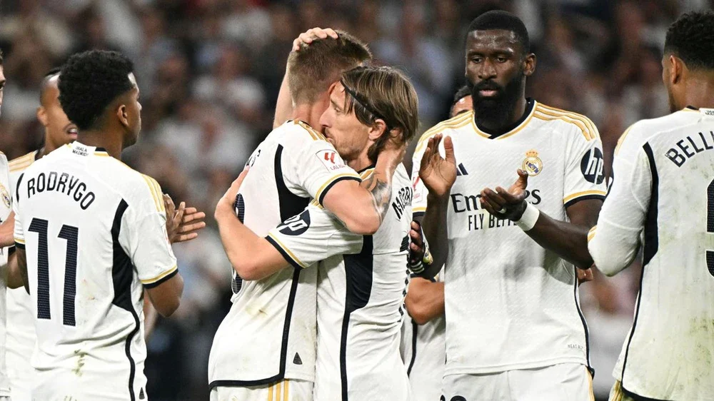 02h30 ngày 25/8, sân Nuevo Carlos Tartiere, Oviedo - Real Madrid: Mbappe thừa kế số 10, nhưng còn số 8? - Ảnh 1.