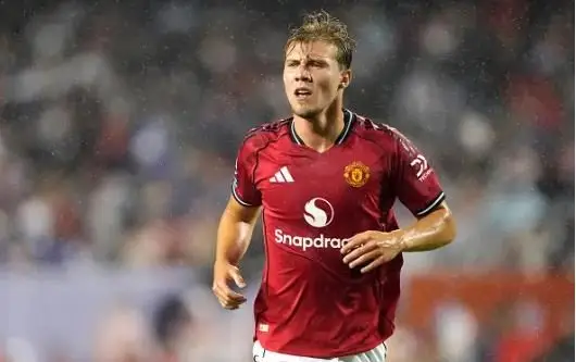 Huyền thoại Đan Mạch khuyên Rasmus Hojlund rời Man United 1