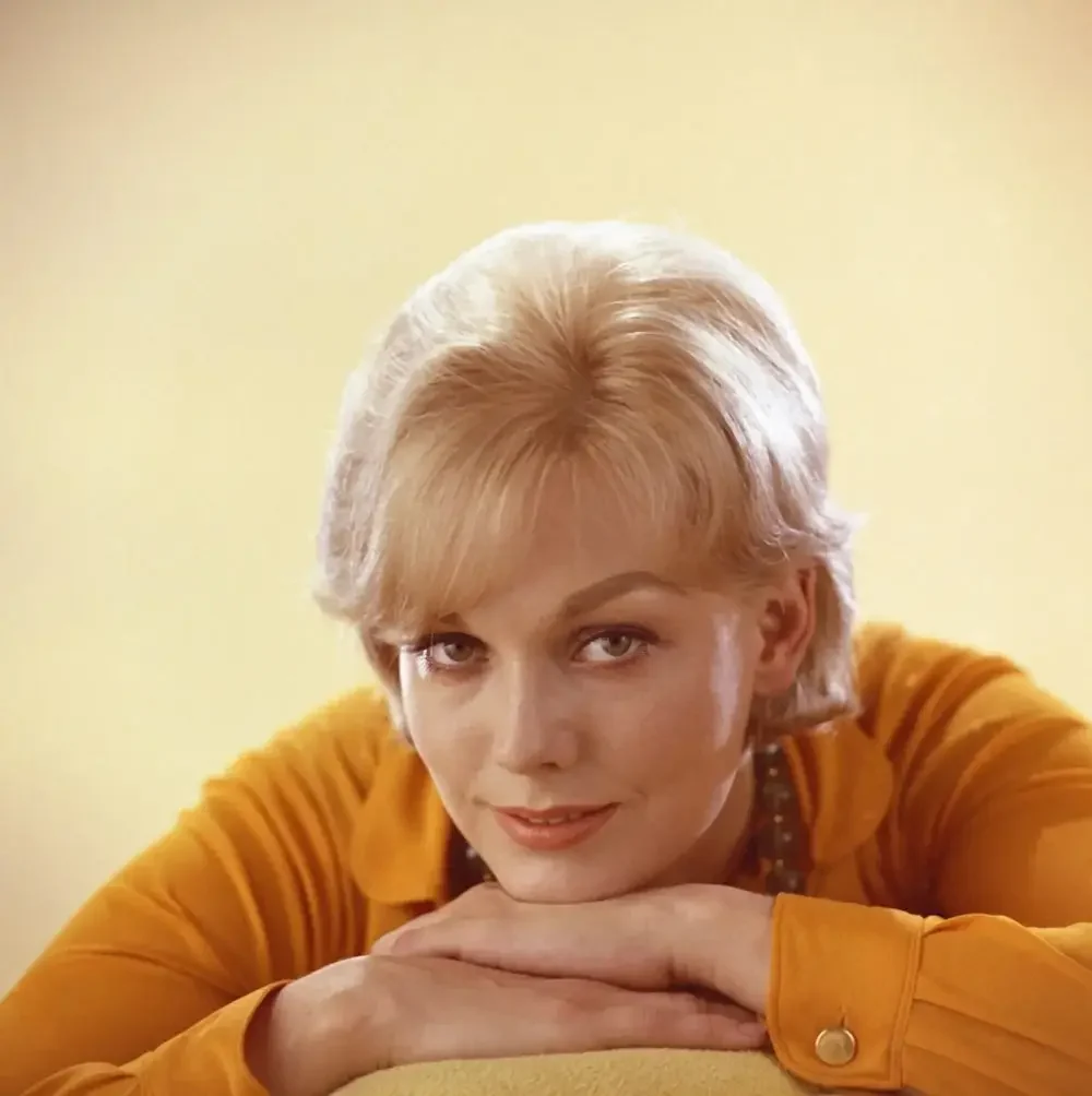 LHP Venice 2025: Huyền thoại "Vertigo" Kim Novak được vinh danh với Sư tử Vàng Thành tựu trọn đời - Ảnh 1.