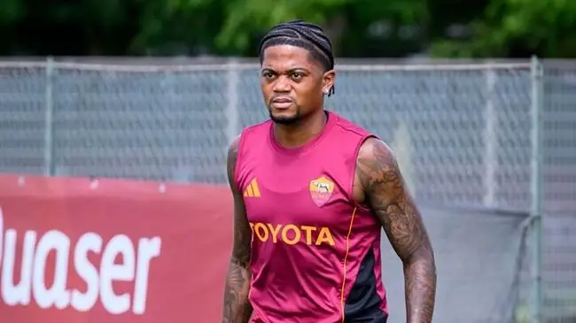 Tân binh chấn thương ngay buổi tập đầu tiên cùng AS Roma 1