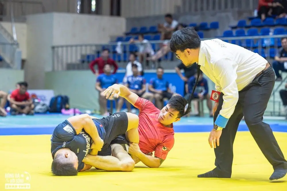 Nhà vô địch Jujitsu thế giới của Việt Nam dùng tuyệt kỹ đánh bại võ sĩ vô địch MMA, khẳng định vị thế số 1 - Ảnh 2.