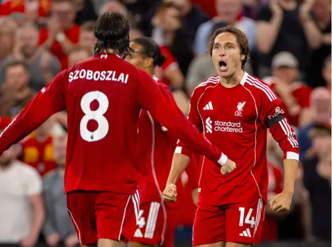 HLV Arne Slot không bất ngờ về màn thăng hoa của Liverpool 1