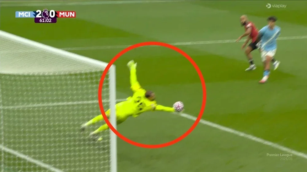 Các thủ môn huyền thoại ca ngợi Donnarumma, Man City sẽ mạnh lên rất nhiều - Ảnh 1.