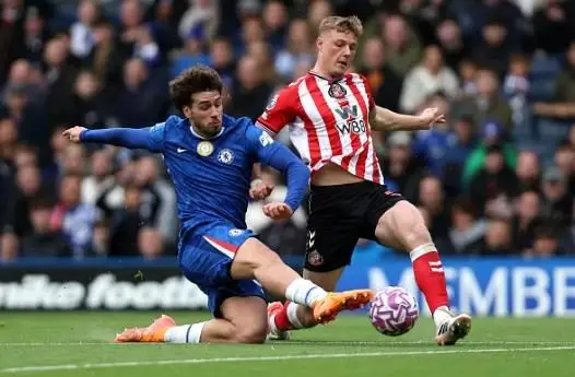 Marc Guiu bi chi trich du doi sau tran thua Sunderland.