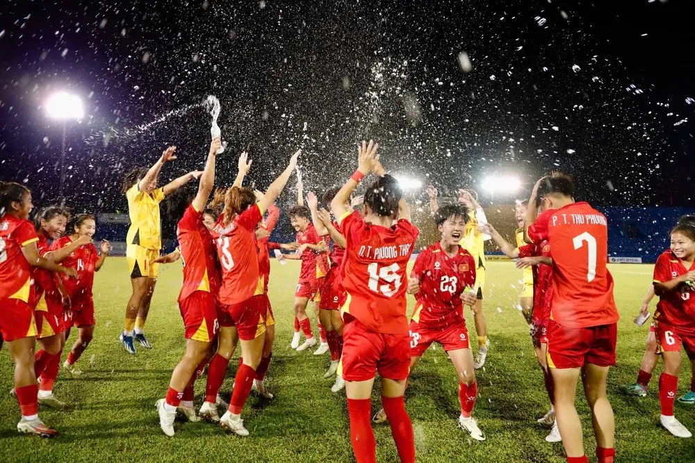 U17 nữ Việt Nam vào VCK châu Á 2026 bằng dấu ấn của "người hùng" Hải Yến và chiến lược của HLV Nhật Bản - Ảnh 1.