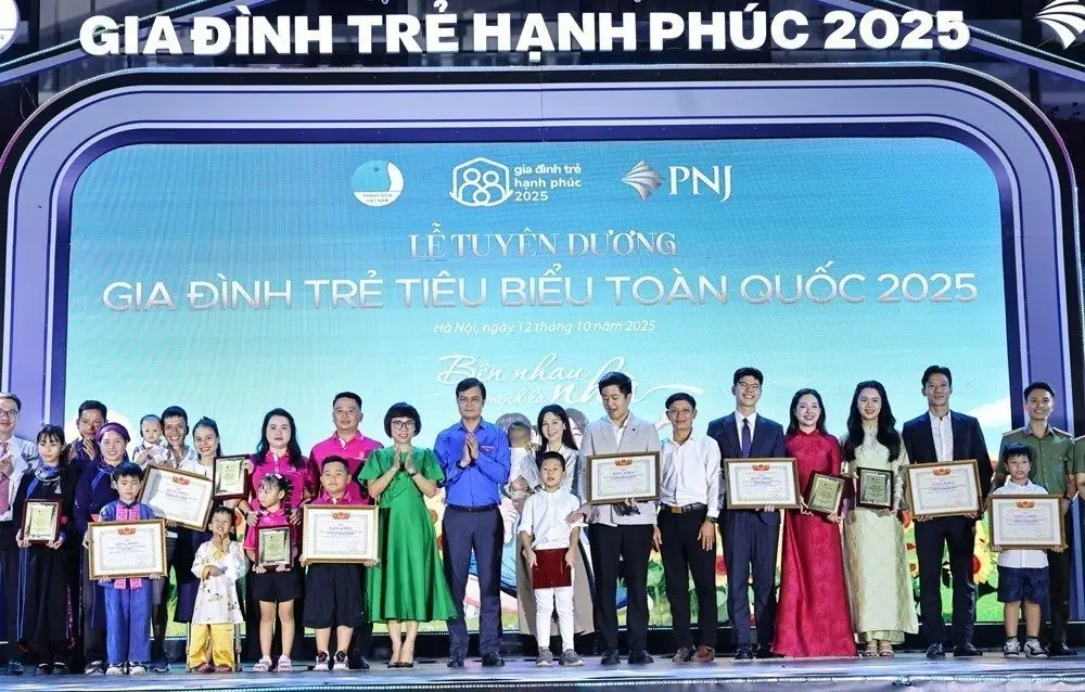 Vinh danh 10 “Gia đình trẻ hạnh phúc” năm 2025 - Ảnh 1.
