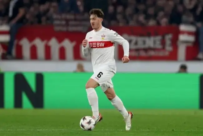 Bastian Schweinsteiger muon Bayern chieu mo Angelo Stiller.