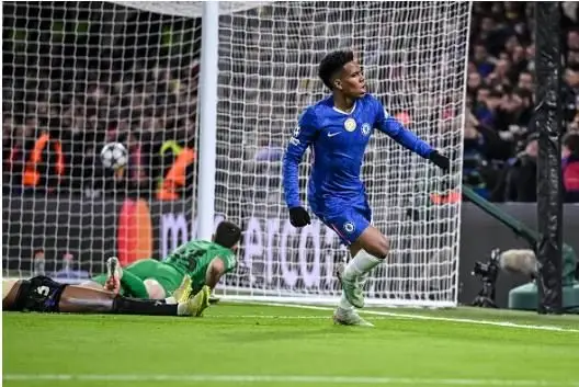 Barca dang hoi han vi khong chieu mo Estevao.