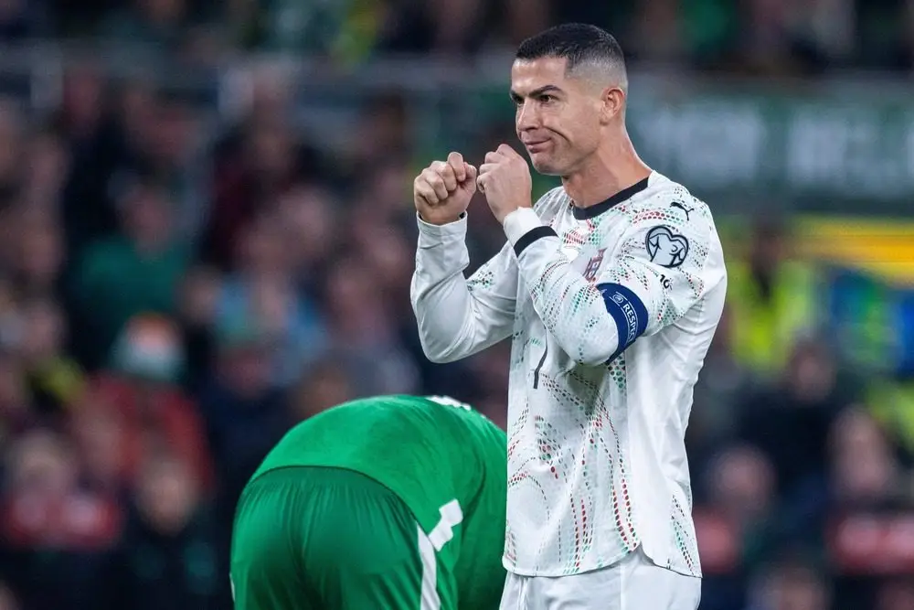 FIFA giảm án cho Ronaldo: Sự sỉ nhục dành cho người hâm mộ - Ảnh 1.