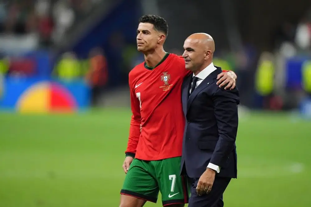 HLV ĐT Bồ Đào Nha gửi thông điệp về Ronaldo sau khi đội nhà thắng 9-1 để đoạt vé dự World Cup - Ảnh 1.