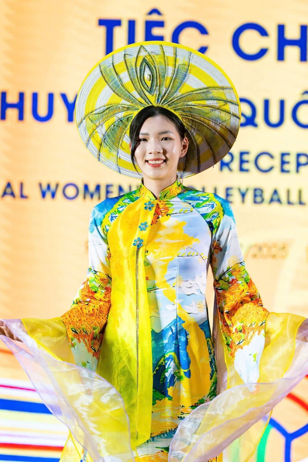 Vẻ đẹp ngoài sân đấu của phụ công Bích Thủy
