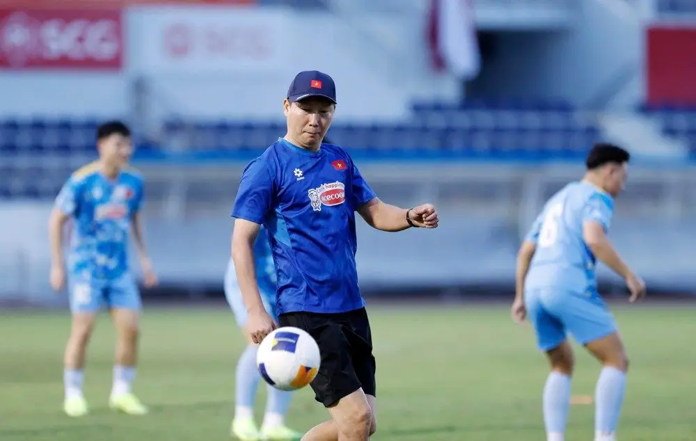 Tin nóng bóng đá Việt hôm nay 29/11: U22 Việt Nam công bố danh sách dự SEA Games 33; U17 Việt Nam quyết đấu U17 Malaysia - Ảnh 1.