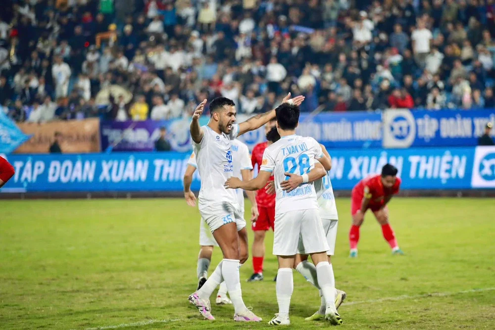 Lịch thi đấu bóng đá hôm nay 27/11: Trực tiếp Nam Định đấu với Ratchaburi, CAHN vs Bắc Kinh Quốc An - Ảnh 1.