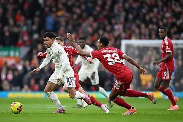 Bóng đá Anh mùa này chứng kiến xu hướng thi đấu trực diện và giàu thể lực hơn và Liverpool tỏ ra không thể thích ứng với khả năng áp đặt của các đối thủ