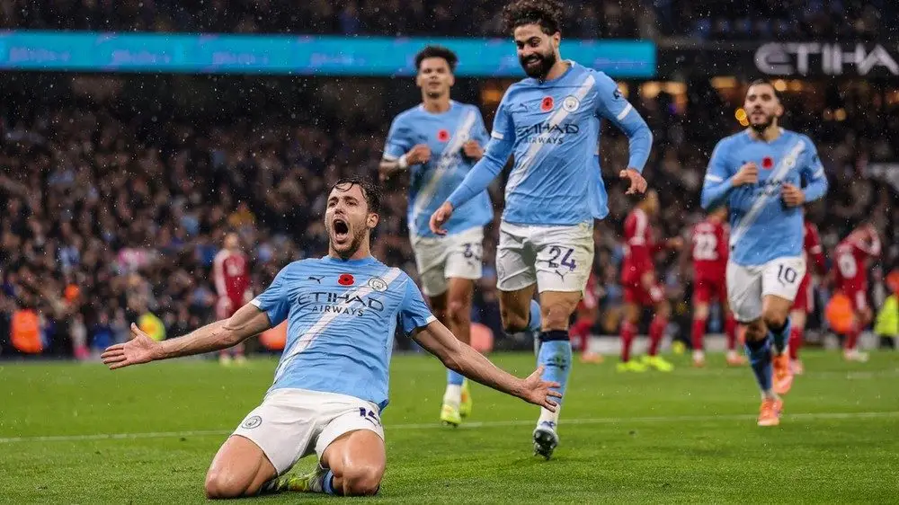 Đại thắng ba sao, Man City khiến Liverpool nhận trái đắng trên sân Etihad - Ảnh 1.