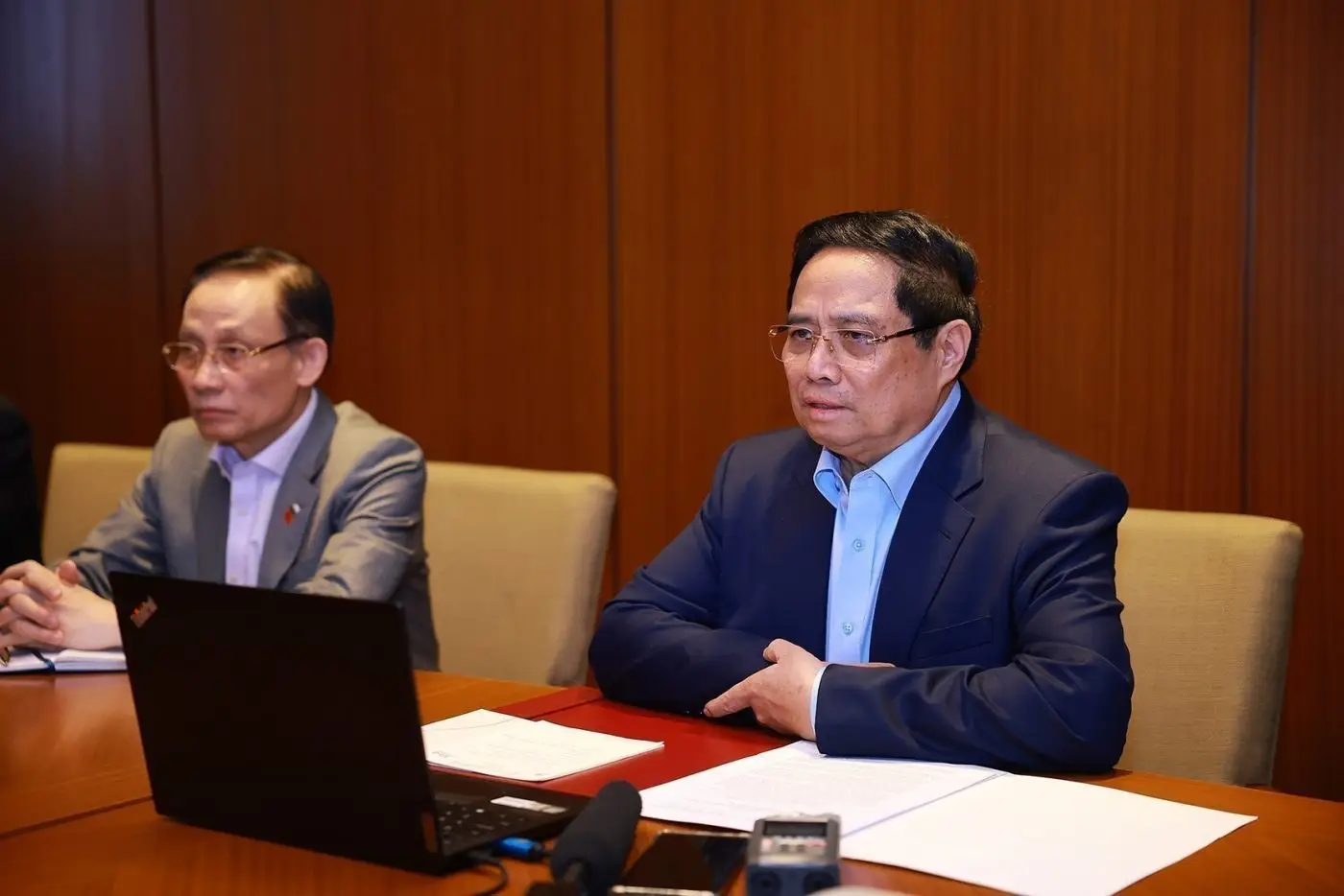 Chính quyền địa phương cùng các lực lượng căng mình sơ tán dân và cứu nạn - Ảnh 1.