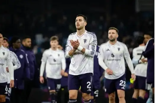 Diogo Dalot bi chi trich du doi sau tran thua Aston Villa.