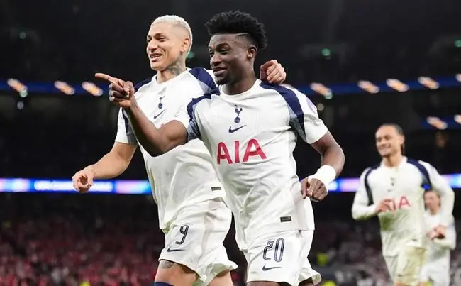 Tottenham lap ky luc sau tran thang Slavia Praha.
