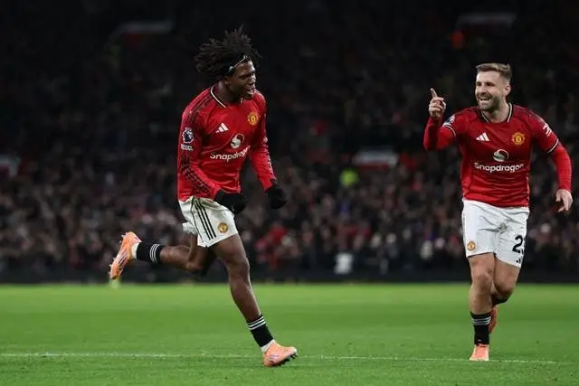 MU thắng Newcastle bằng siêu phẩm của một hậu vệ - Ảnh 1.