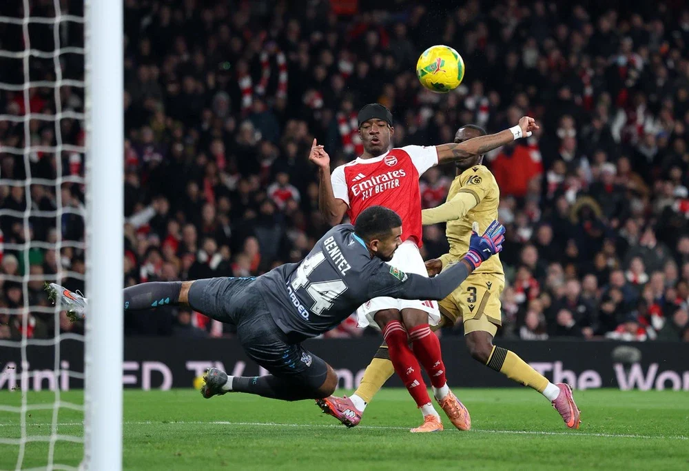 Thủ môn sắm vai người hùng, Arsenal thắng 8-7 ở loạt đá luân lưu kịch tính - Ảnh 1.