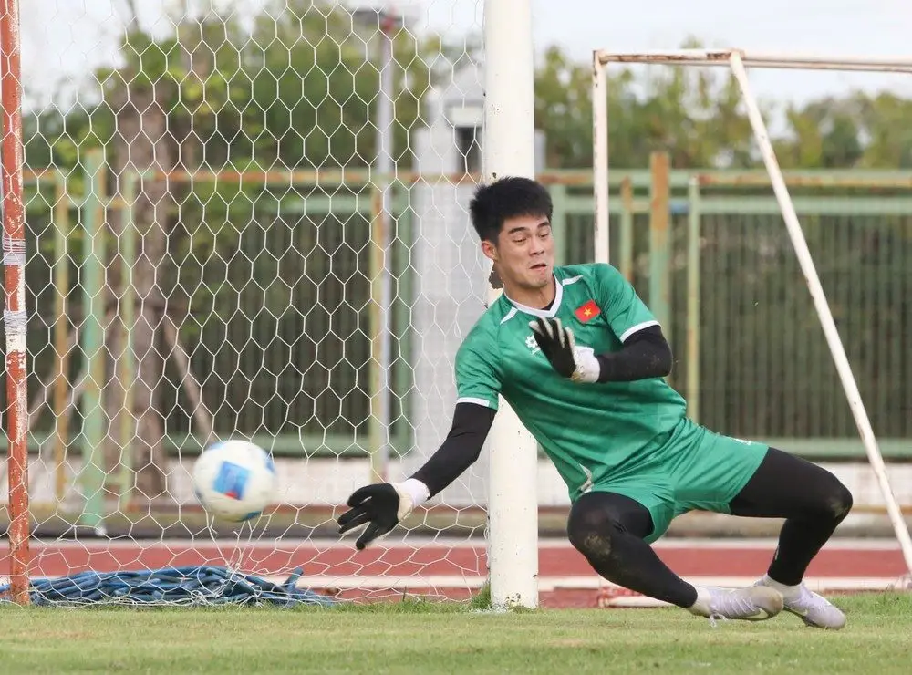 Thủ môn số 1 U22 Việt Nam quyết giữ sạch lưới hết SEA Games 33 - Ảnh 1.
