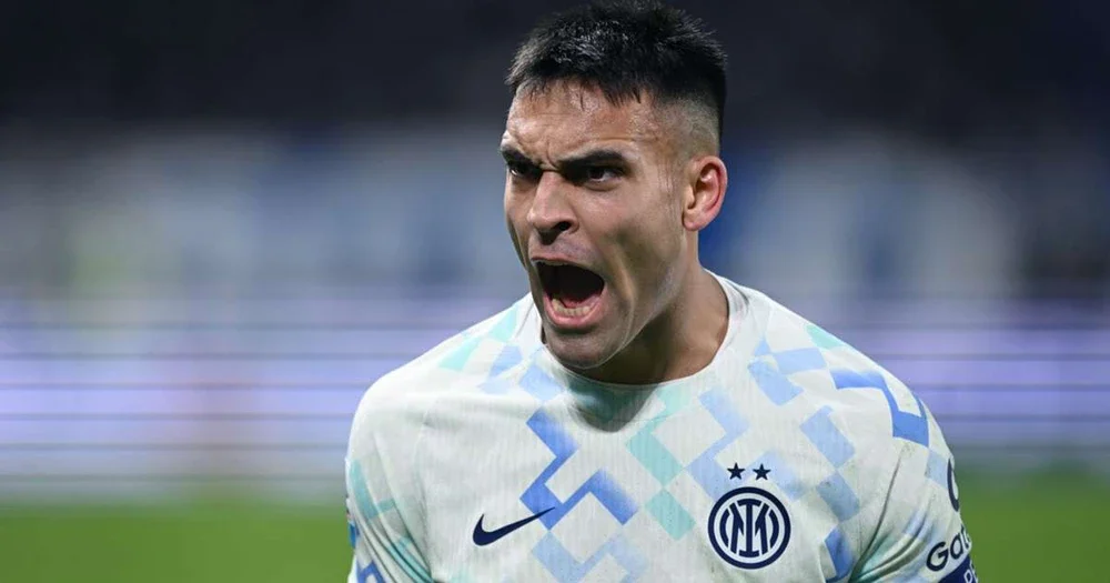 Lautaro Martinez ghi bàn, Inter dẫn đầu Serie A sau chiến thắng kịch tính - Ảnh 1.