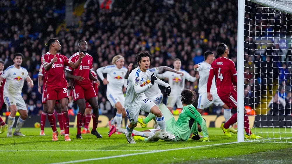 Liverpool đánh rơi chiến thắng tiếc nuối sau màn rượt đuổi kịch tính ở Elland Road - Ảnh 1.