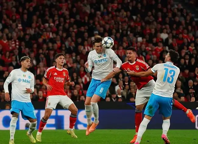 Món quà của Scott McTominay dành cho Jose Mourinho 1