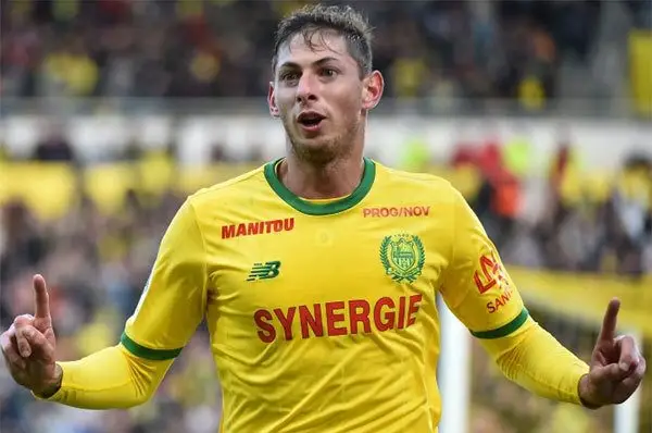 Emiliano Sala qua doi vi tai nan may bay