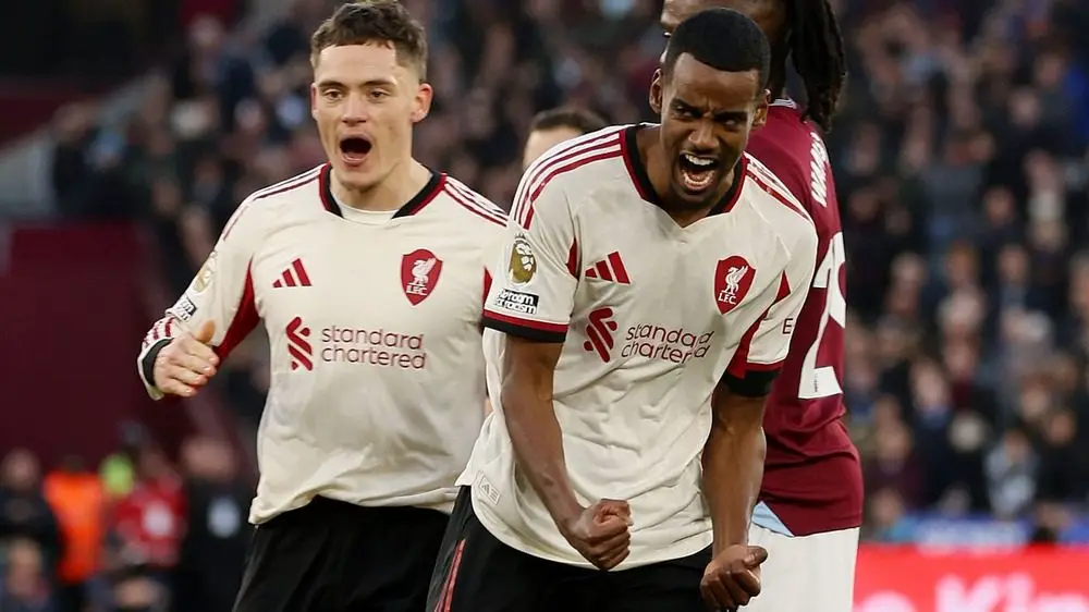 Isak ghi bàn đầu tiên ở Ngoại hạng Anh, Liverpool đã biết thắng - Ảnh 1.