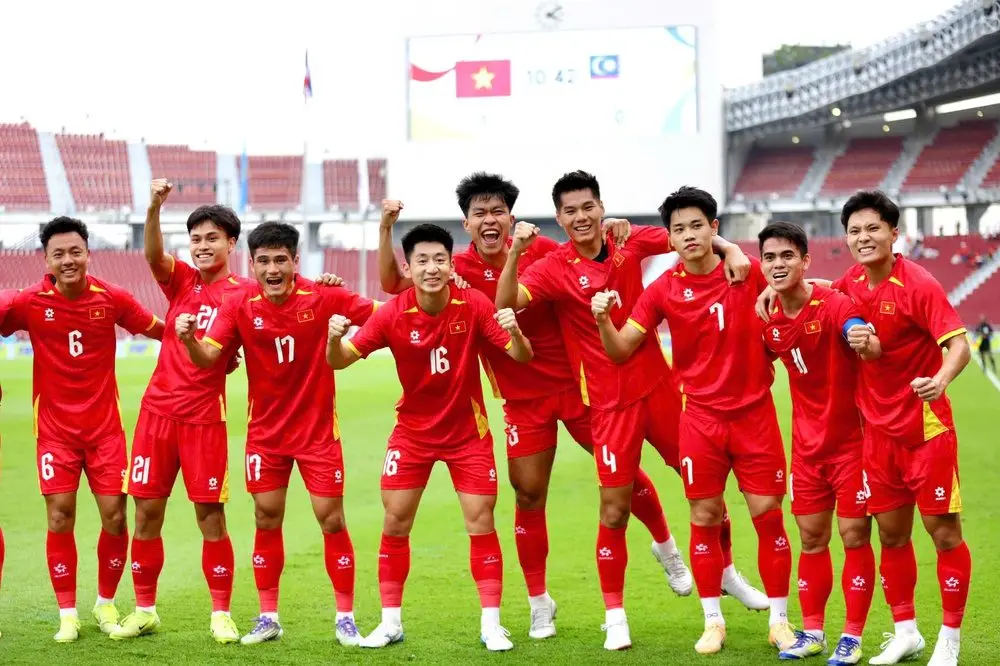Cùng chờ tin chiến thắng - Ảnh 1.