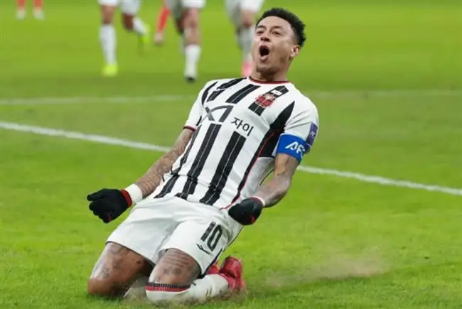 Jesse Lingard duoc khuyen nen tro lai voi bong da Anh.