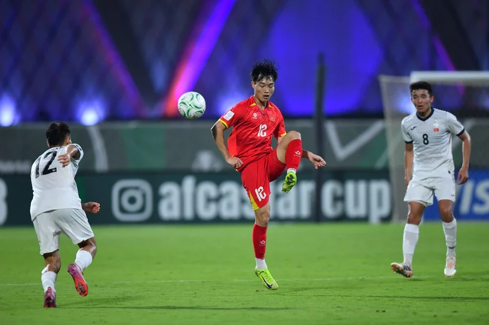 Hai cầu thủ U23 Việt Nam bị kiểm tra doping sau trận thắng Kyrgyzstan - Ảnh 1.