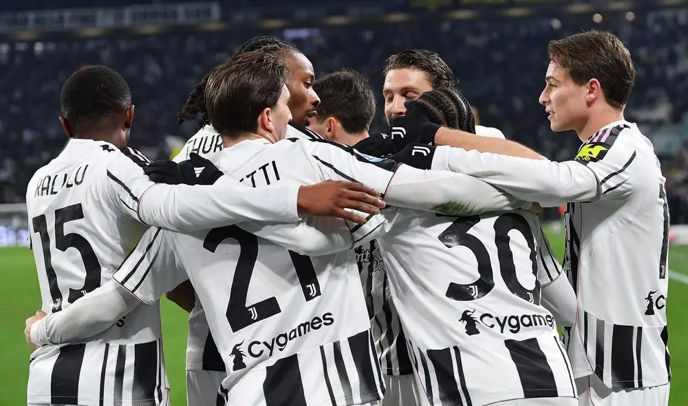 Cuộc đua vô địch Serie A: Khó đoán nhất lịch sử - Ảnh 1.