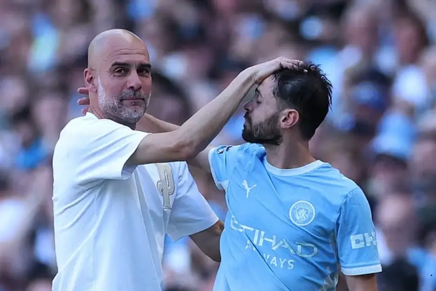Hai nhân vật quan trọng bậc nhất cùng bật khóc trong ngày chia tay Man City - Ảnh 1.